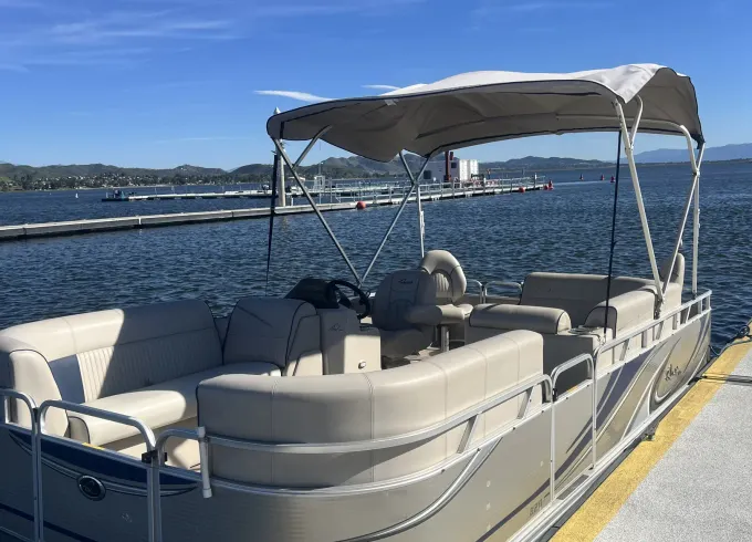Cruising and fishing in Lake Elsinore with Qwest Pontoon