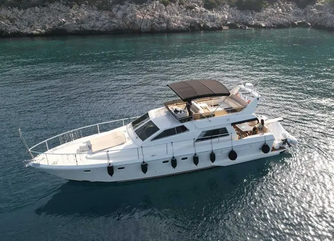 Daily or Multi Days Cruises In Greece with Ferretti Altura 52s Flybridge