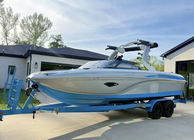 24' Centurion World Wakesurf Championship Towboat! Learn to Wakesurf!
