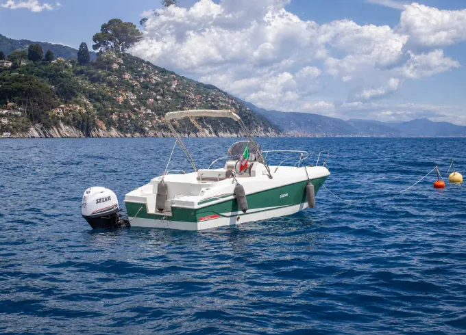 Selva Elegance 5.7 Comfortable Motorboat for up to 6 Guests
