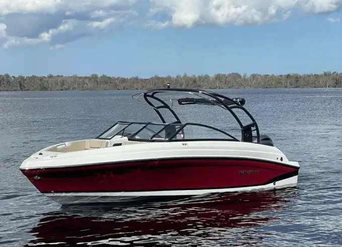 2018 Rinker Red 24 FT