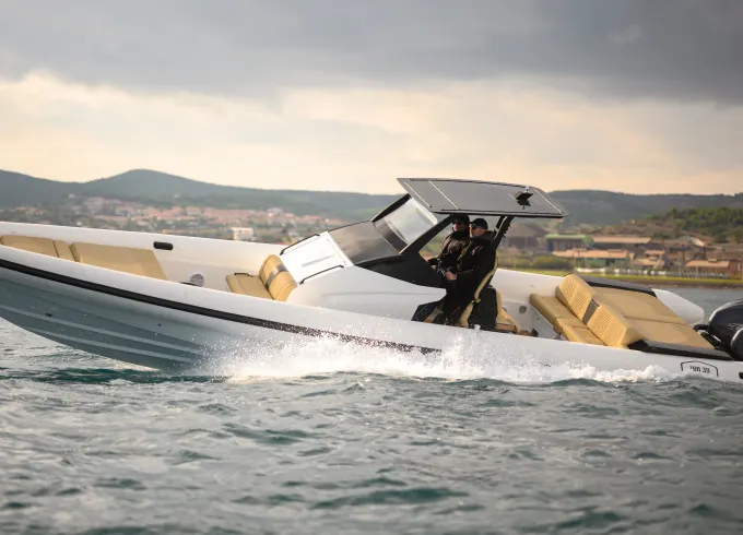 ZEN 40  - available for charter in Paros-Antiparos