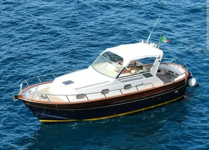 Enjoy the Amalfi Coast on a private boat