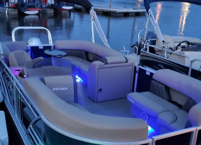 Come Experience the ambient waters of the Potomac on the Sylvan MIRAGE Pontoon!