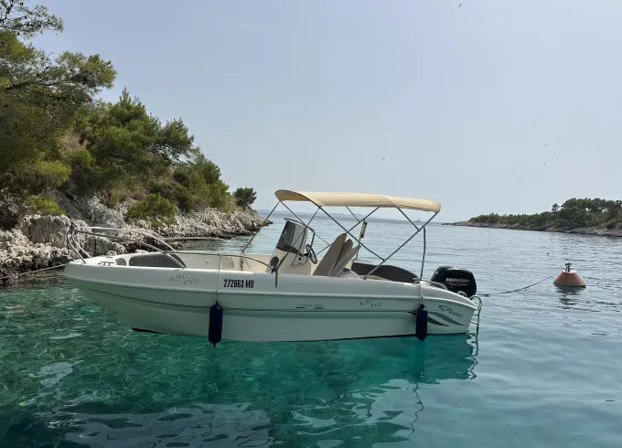 Boat rental on Brac island