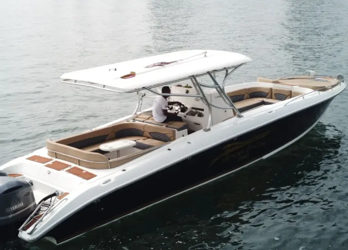 Rent the Bravo 42ft  for 20 people in Cartagena,Bolívar