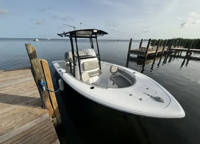 Cruise or Fish in Style on a Yamaha Sportsman 21.2’ in Key Largo!