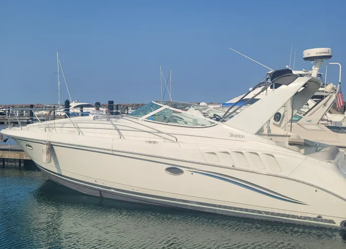 36ft Luxury Silverton Motor Yacht in Chicago - 12 Guests Can Relax and Have Fun