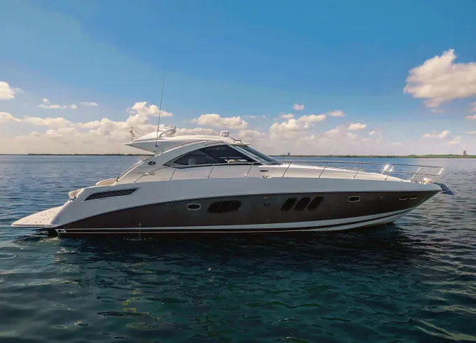 Gorgeous 54' Sea Ray Sundancer w/ Huge Cockpit for Parties & Dancing in Chicago