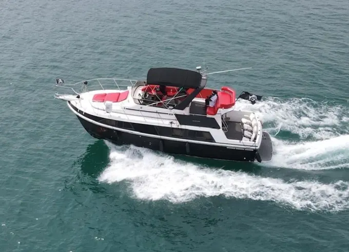 Captained Charter: 36ft Carver Mariner Motor Yacht In Chicago