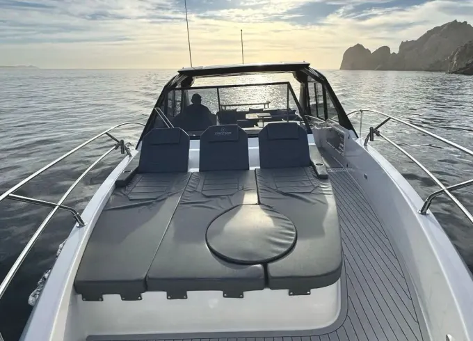 Modern 38ft Yacht – Adventure & Luxury in Cabo