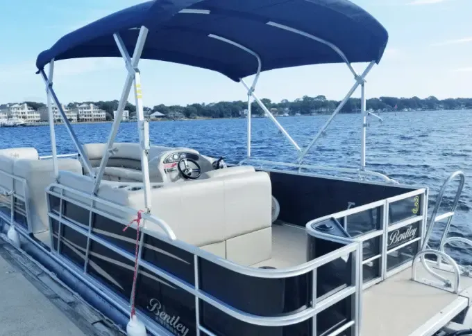 Amazing Bentley Pontoon Experience! 12 ppl - Fuel included