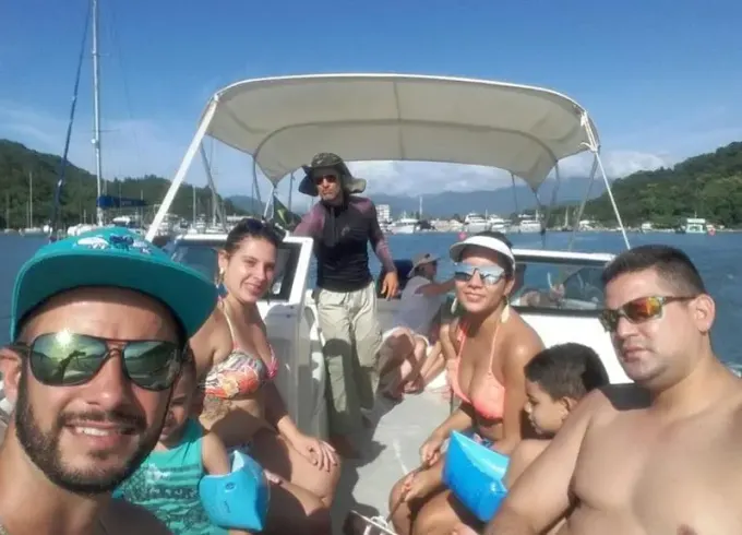 Charter Real Class 24 Bowrider in Ubatuba, Brazil for up to 12 people