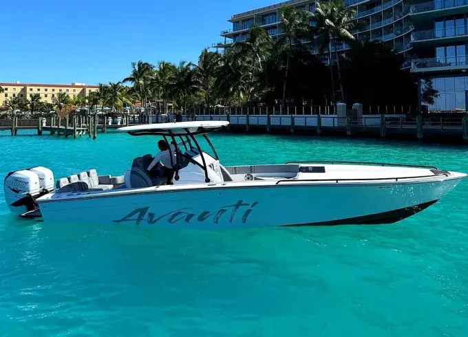 36ft Avanti Center Console for Sandbar hopping and Swimming Pigs in Nassau