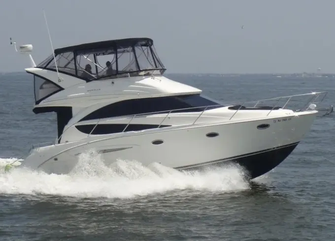 35' Meridian Luxury Yacht Cruiser For Rent in Fort Washington