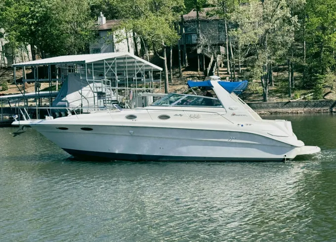 Luxury Sea Ray 330 Sundancer Yacht on Lake of the Ozarks | Captain Included