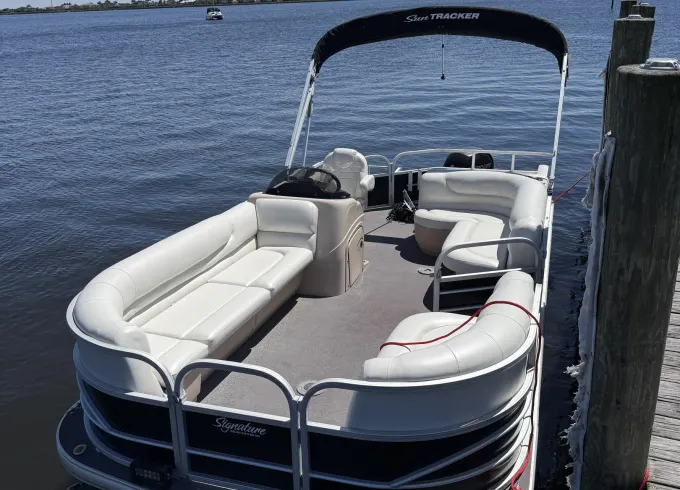 Sun Tracker 22’ Party Barge Pontoon in Holmes Beach