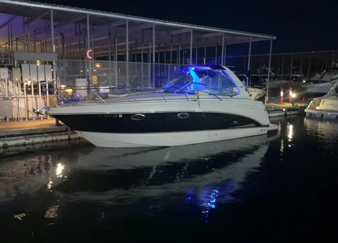 Chaparral Signature Cruiser 31' on Lake Travis