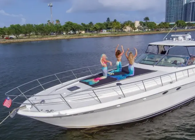 "Nauti Buoyz" Sea Ray 550 Sundancer