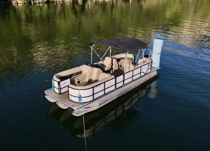14 Person Pontoon Boat Rental on Lake Austin with Captain