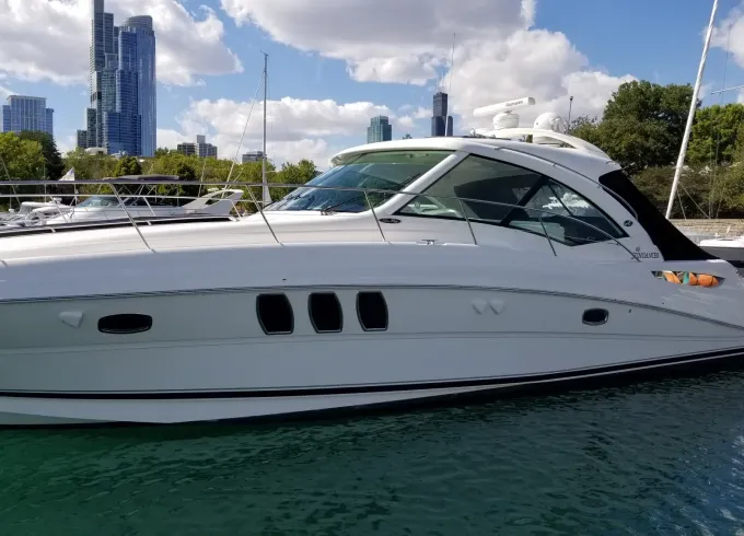 Captained 51' Sea Ray Sundancer Luxury Yacht in Chicago - 7 Guests