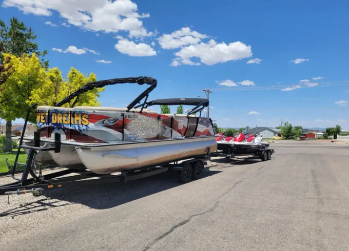 Lake Mead Bentley Elite 22ft Tri-toon Lake | 200HP Mercury| Tube/Wakeboard