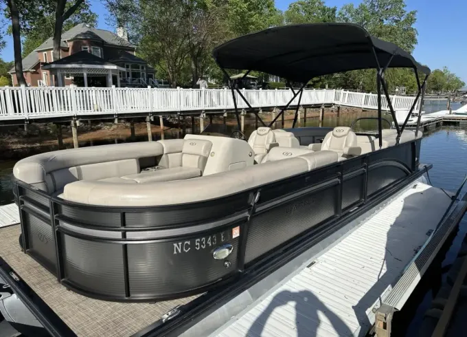 Comfortably Cruise Lake Norman Premium 25’ Harris Tritoon