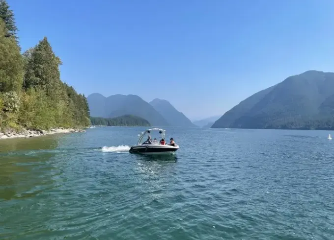 18ft Larson LX859 Speedboat (Cultus lake, Golden Years Park, Vancouver)