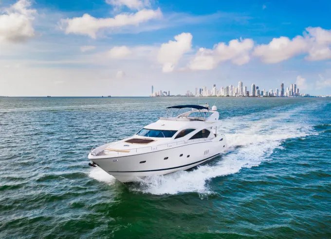 Sunseeker 82' Luxury Mega Yacht Ideal For Family Or Party Plan