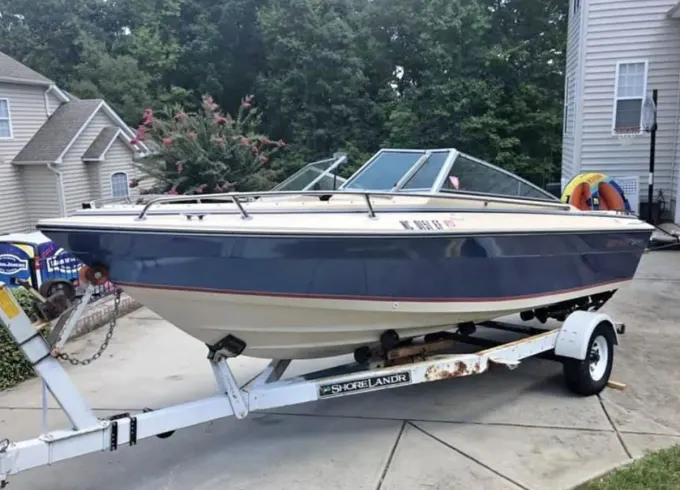 Watersports fun at Lake Norman onboard 18' Four Winns Wakeboat
