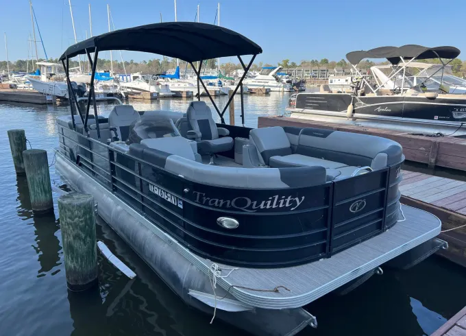 Tranquility I Veranda 25 FT with 150 Yamaha seats 12