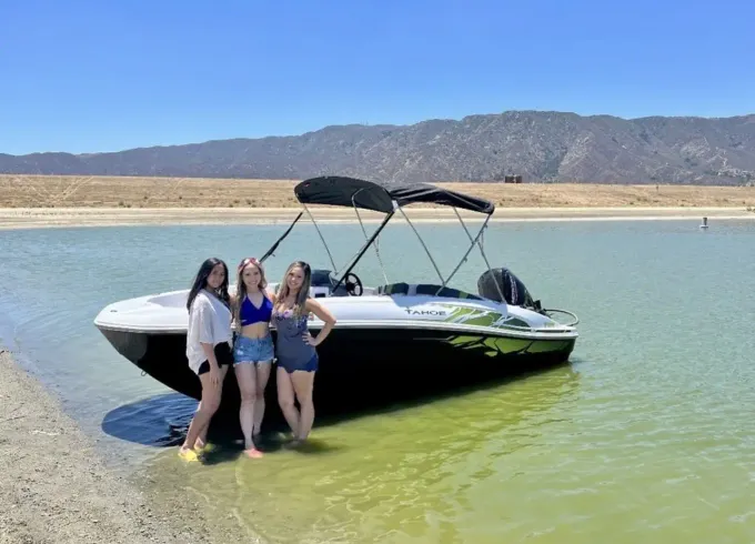 18' Tahoe T18 Deck Boat on Lake Perris, California
