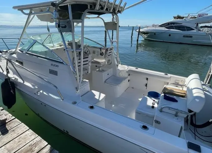 Best fishing charter for a small group in Cancun | 24' Robalo Boat