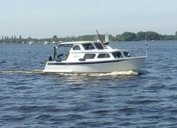 27' Pedro Cruiser Motor Boat Rental In Heukelum