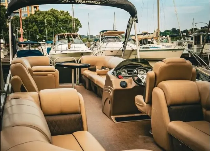 26’ Pontoon Lounge on the Potomac