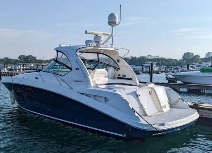 39' Sea Ray Sundancer for 11 Guests – 3 Boats! Weekday Discount!