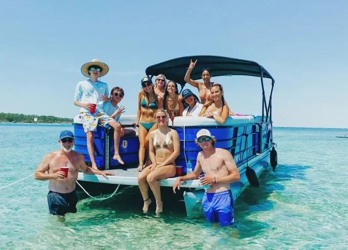 10 ppl - Enjoy this 2022 Bentley Pontoon - Fuel included