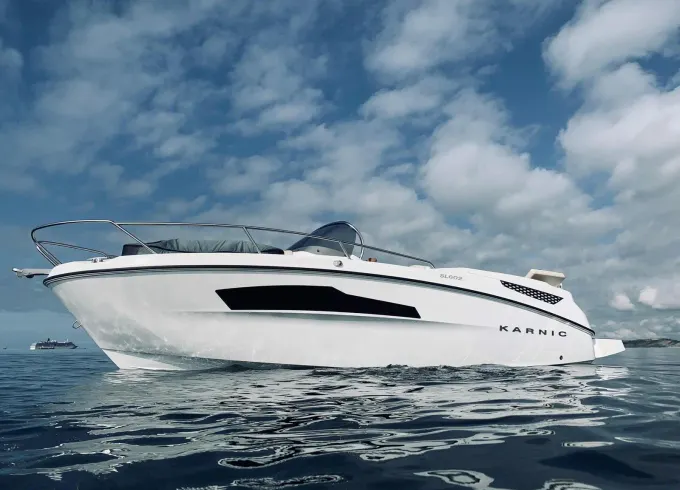 One Hour Boat Tour On Karnic SL651 Boat from Como with Private Captain