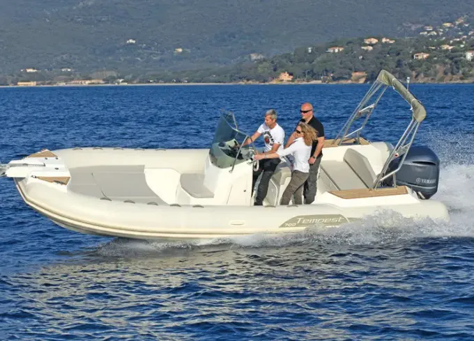 Capelli Tempest 700 225 hp