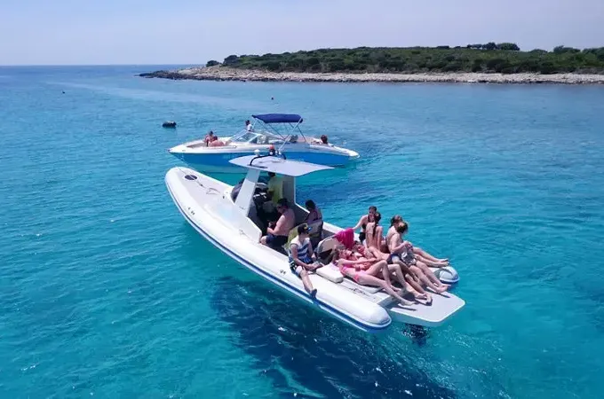 Rent the Colnago 40 Motor Yacht in Split, Croatia