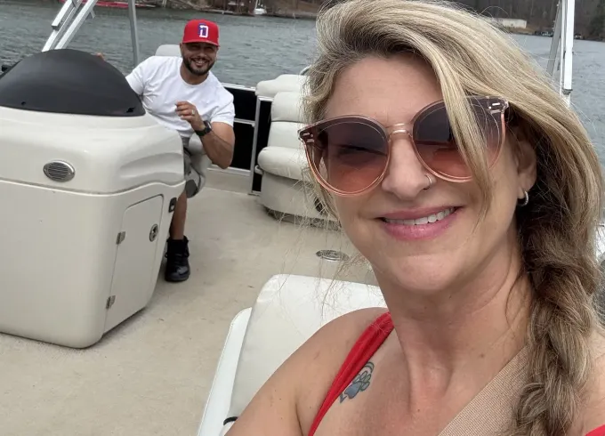 Lake fun day with 26ft South Bay Pontoon! Captain & Gas Included