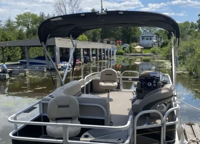 Fishing/ Cruise Suntracker Pontoon Perfect for a Day on Lake Simcoe!