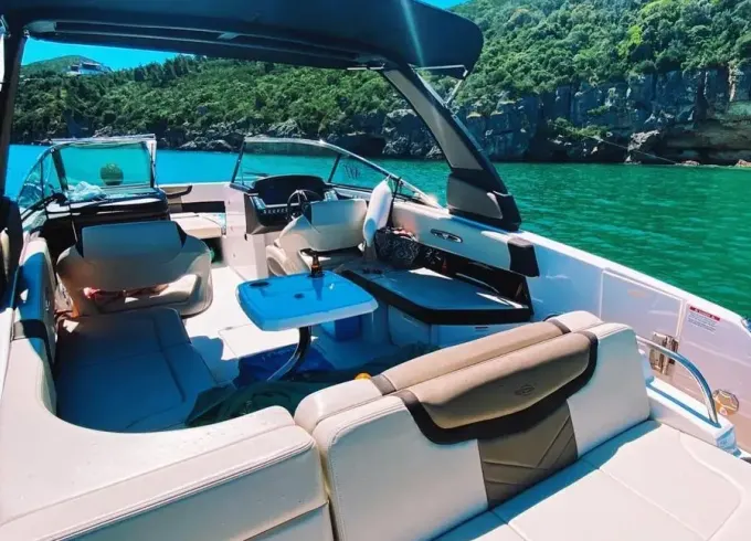 Amazing Chaparral 13 Person Powerboat for Rent in Setúbal