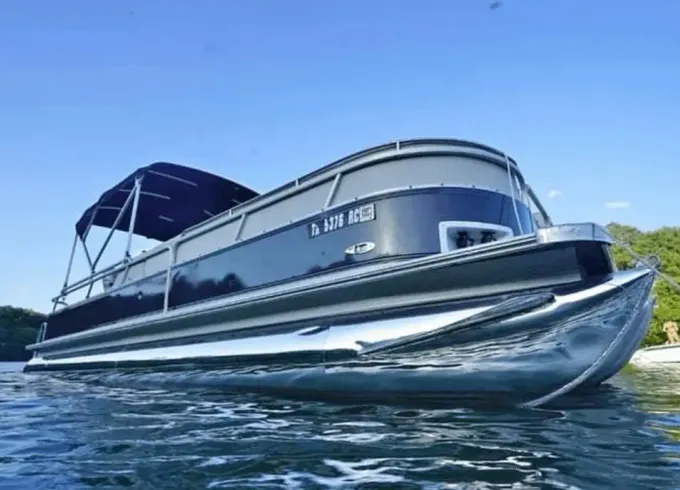 28' Spacious Smokercraft Infinity Pontoon on Lake Travis!