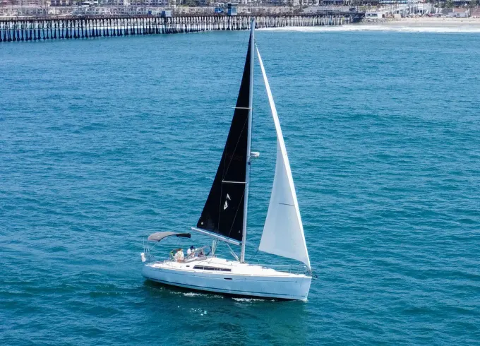 Sail in Modern Luxury Beneteau Oceanis 37 Yacht