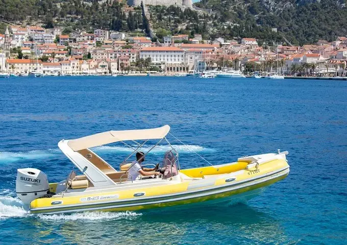 Baracuda 23 Speedboat Tour from Hvar with Skipper