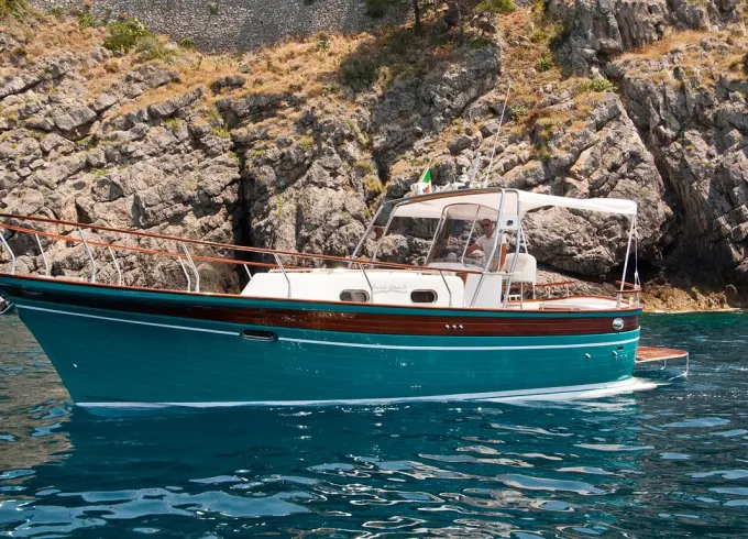 Charter Aprea32 Motor Yacht in Positano, Italy