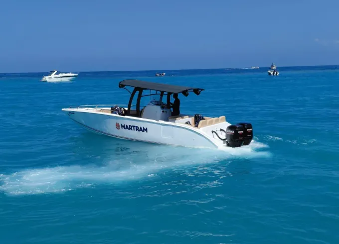 Luxury 34ft Speedboat for 15 Guests | Cartagena & Rosario Islands Experience