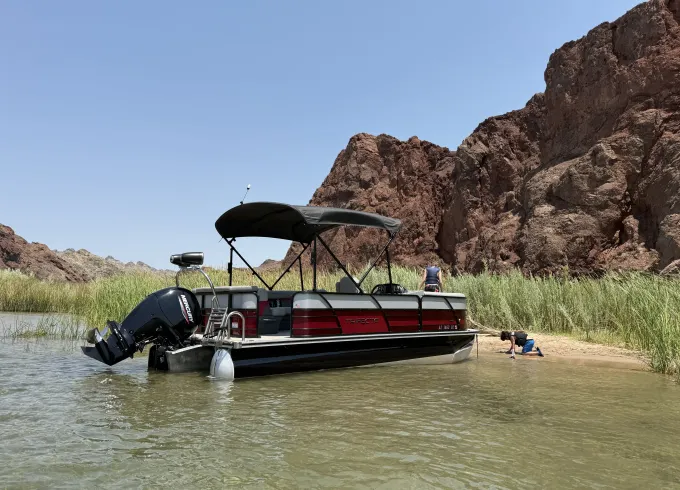 2023 23ft Trifecta with big 150 hp mercury outboard, with ski tower