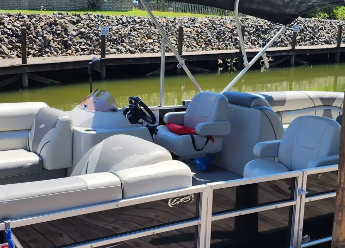25 foot Starcraft with 200hp Honda
